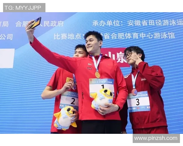 以世界游泳冠军孙杨的成长与辉煌为主题探索体育精神与竞技人生的完美结合